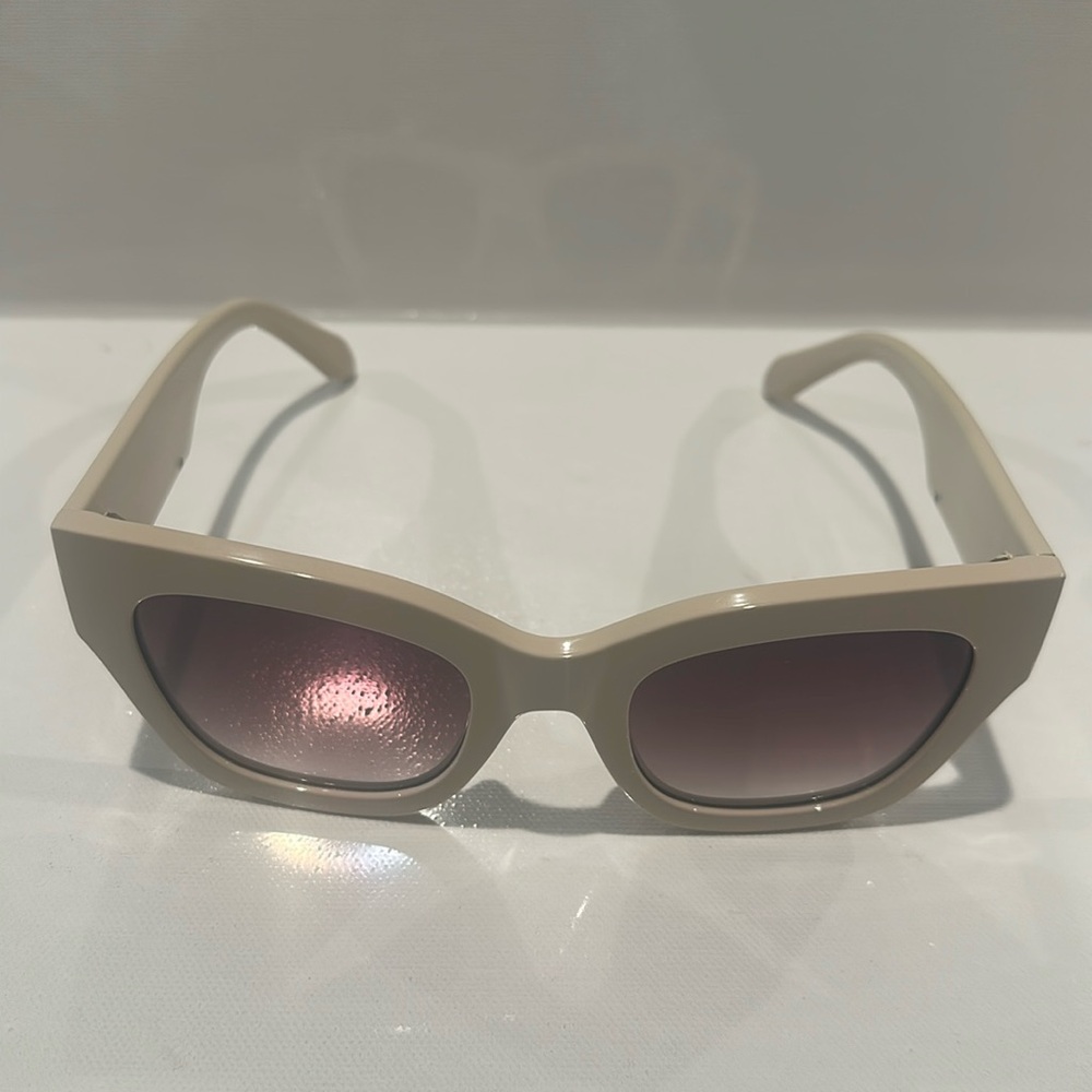 NWOT Quay Notorious Sunglasses